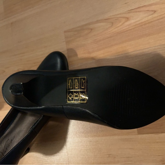 Brand New Leather Navy Pumps - Picture 2 of 3